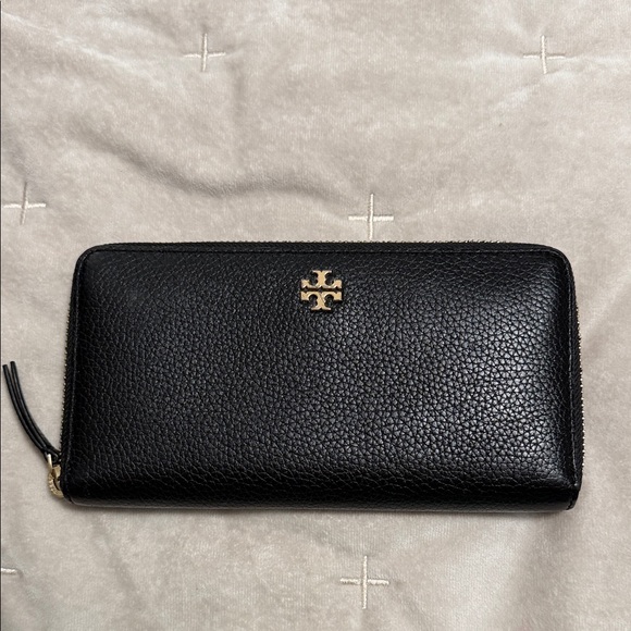 Tory Burch Handbags - Tory Burch Black Pebbled Leather Wallet